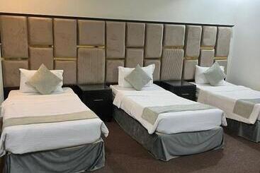 בית מלון כפרי Razan Suits