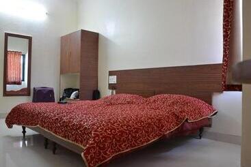 ホテル Gurjas Aurangabad