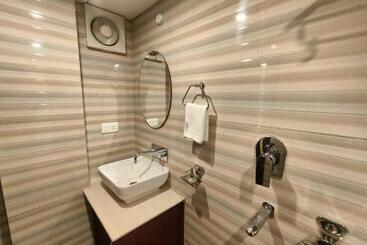 בית מלון כפרי Royal View Residency