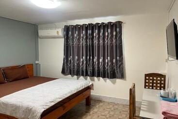 פנסיון หอพักบ้านชูใจ