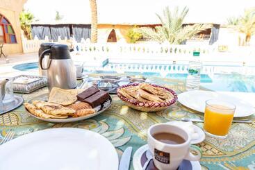 펜션 A La Fraicheur Du Draa