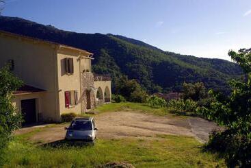 膳宿费 A 2 Minutes Rivière 25 Minutes Ajaccio Plages Linge Et Parking Inclus