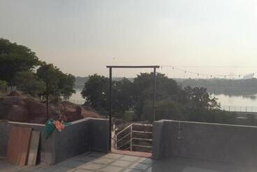 פנסיון Narayan Guest House