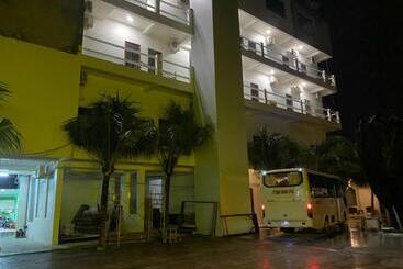 Sân Vườn Hotel Khánh Hòa