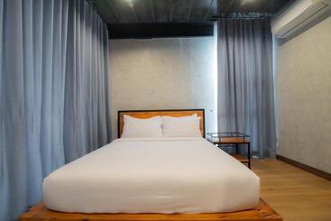 מלון דירות The Loft Bar365