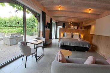 تختخواب و صبحانه D&d  Domein Den Buiten