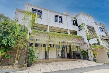 Отель Oyo 93328 Graha Citra Syariah