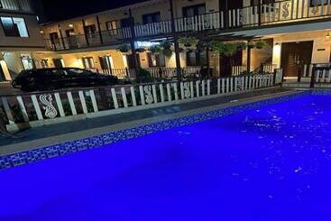 בית מלון כפרי Parshuram Wada Resort