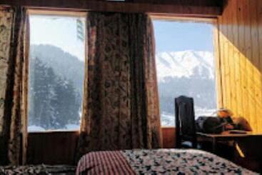 فندق Yemberzal & Restaurant, Jammu And Kashmir