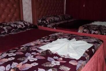 فندق على الطريق La Fragua