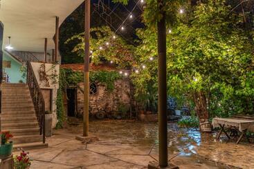 بنسيون Art Rooms Garni