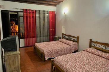 膳宿费 De La Torre