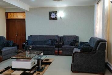 بنسيون Keeney House At St. Gabriel S