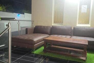 פנסיון The Wood Guest House