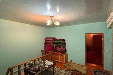 پانسیون Turguest House In Jeti Oguz