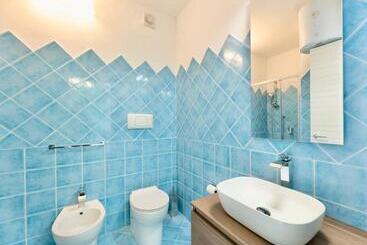 公寓式酒店  Residence With Swimming Pool In Isola Rossa, Just About 2 Km From The Beach La Marinedda