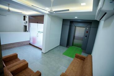 Staymaker Hotel Mayura