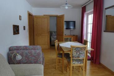 هتل Apartments Geistlinger