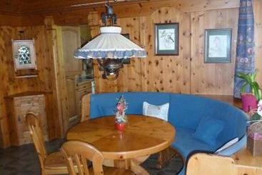 هتل Appartementhaus Zillertal