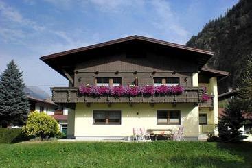 هتل Appartements Kuprian