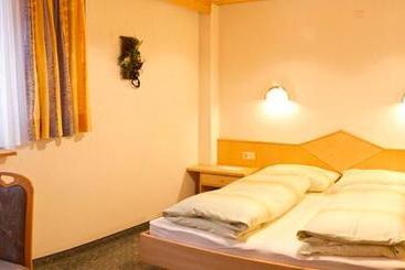 هتل Haus Julia