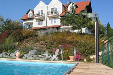 Отель Landhaus Eder