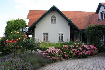 هتل Landhaus Eder
