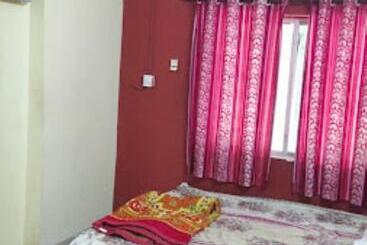 בית מלון כפרי Ambai Bhakt Niwas Tuljabhavani Pujari, Tuljapur