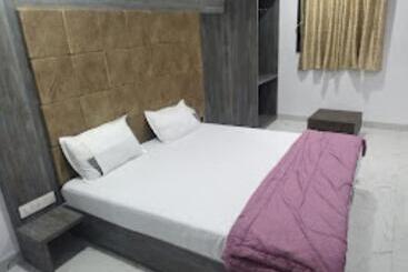 בית מלון כפרי Nandan Lodge, Tuljapur