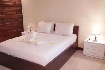 בית מלון כפרי Puri Lestari Official