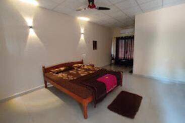 Hotel Rehoboth Resort, Malvan