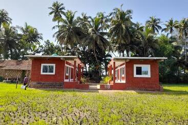 Отель Sun Kissed Holiday Homes