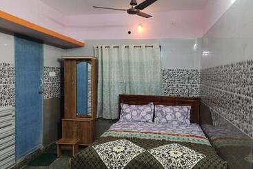 פנסיון Anbu Home Stay