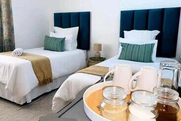 פנסיון Listos Guest House