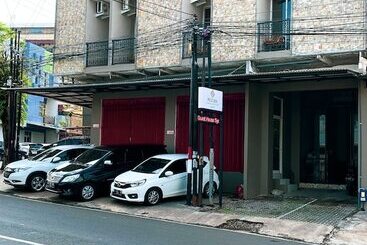 פנסיון Pesona Guesthouse Syariah Malang