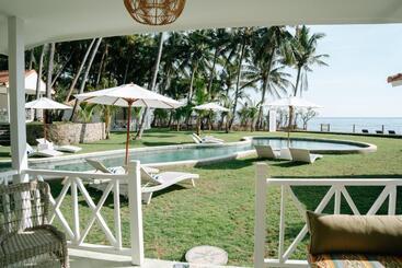 ペンション Senang Resort