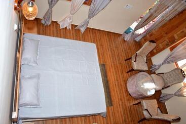 פנסיון Village View Resort 