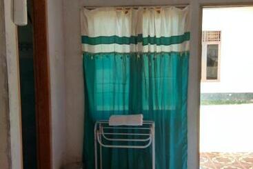 فندق صغير Penginapan Arwana Inn