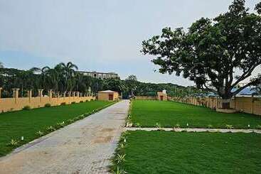 Fabhotel Ekamra Greens By Y Hotels