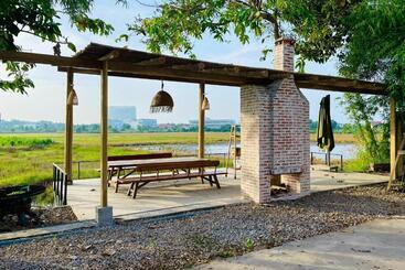 هتل آپارتمان Field Villa