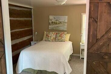 Charming Farmhouse On Working Red Haven Farm