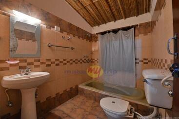 בית מלון כפרי Morni Lake Club