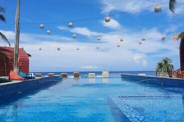 בית מלון כפרי Shava Beach Resort
