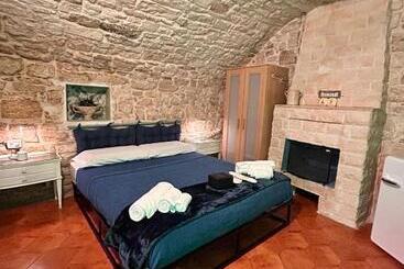 פנסיון Geometric Blue