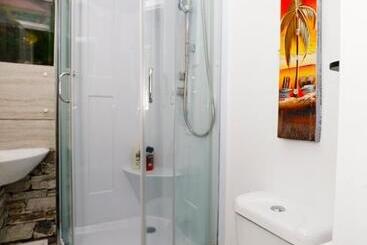 פנסיון Harmony Haven   Ocean Drive Suite