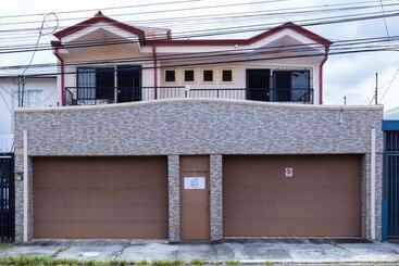 پانسیون Viva Guest House