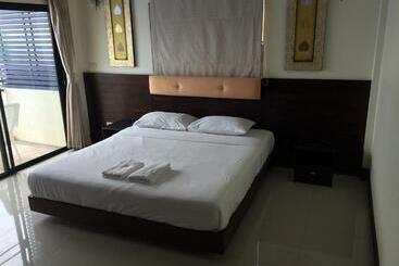 הוסטל Crystal Clear Apartments