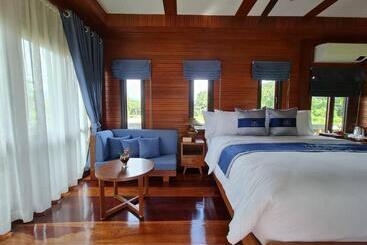 تختخواب و صبحانه Baan Ati Resort & Spa