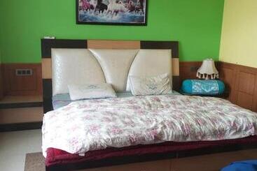 مبيت وإفطار Bhinta House