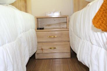 تختخواب و صبحانه The Little Home